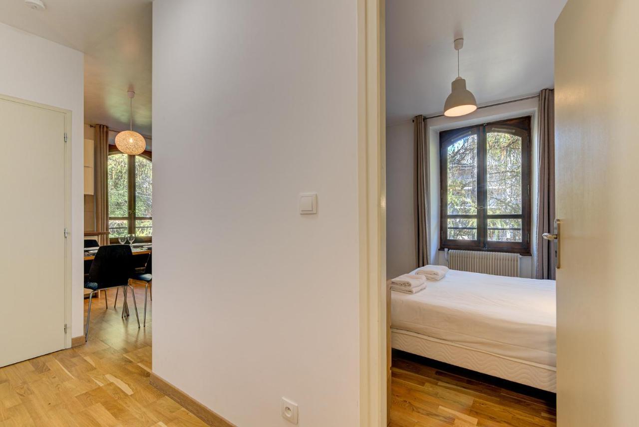 Apartment La Roseraie - Alpes Travel - Central Шамони Экстерьер фото